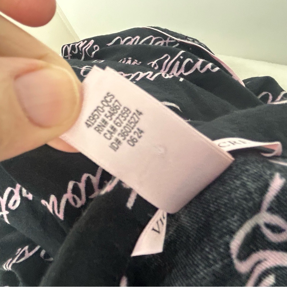 Victoria's Secret‎ Black & Pink Spell-out Logo Pajama Top S/P Short - Picture 10 of 13